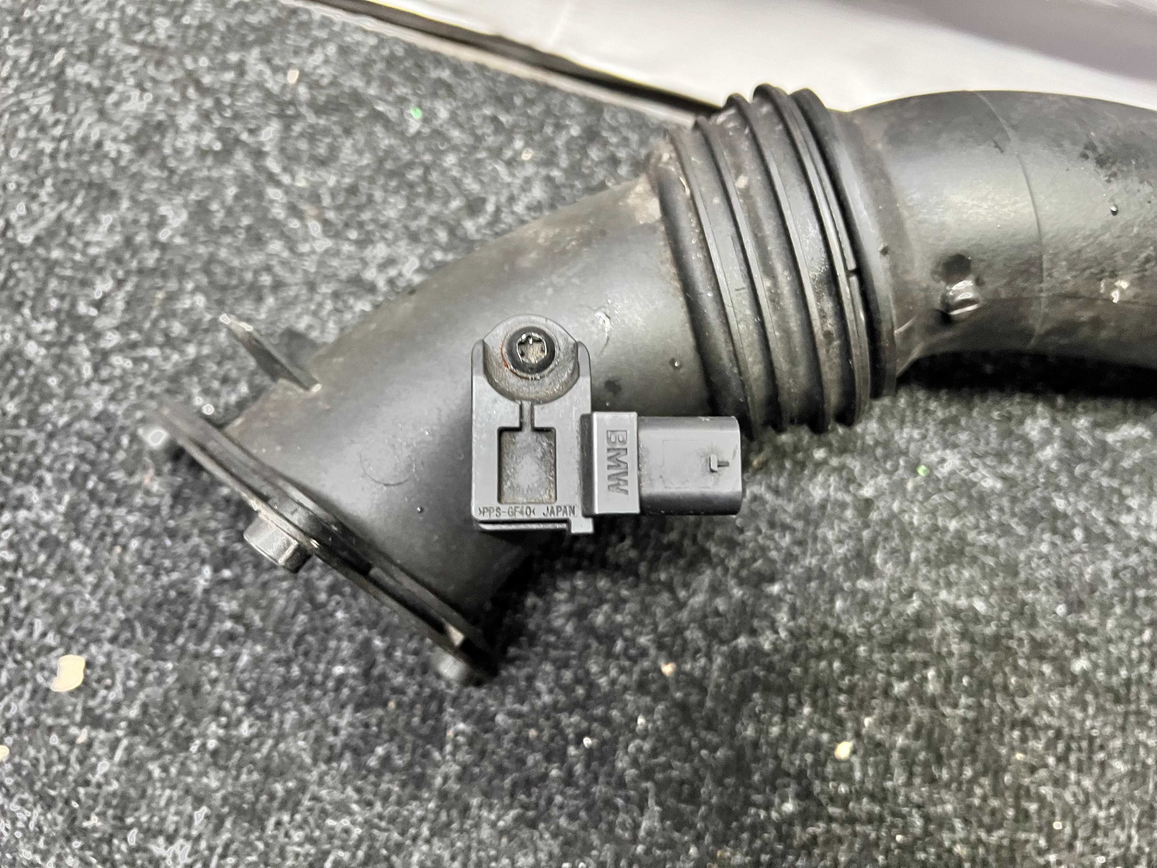 Bmw G20 f30 G01 G05 B48 патрубок Турбіни Повітропровід 13718601683