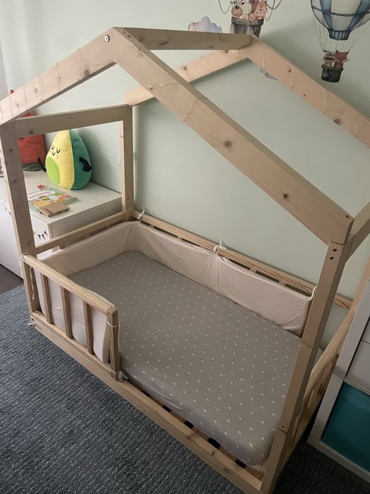 Cama de criança artesanal em madeira (pinho)