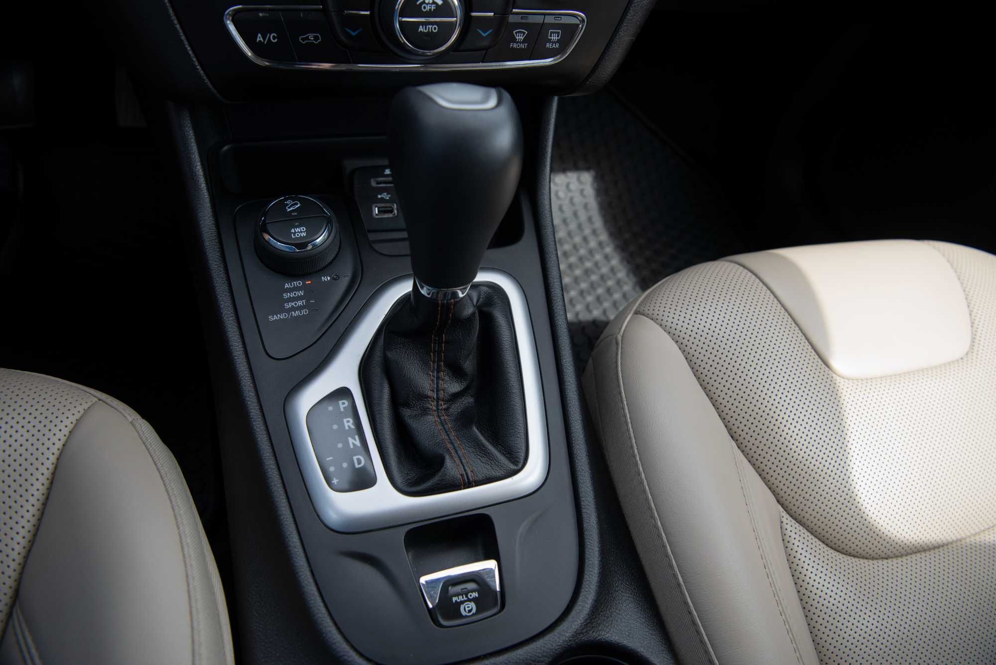 Jeep Cherokee KL 3.2 повний привід з цілою безпекою