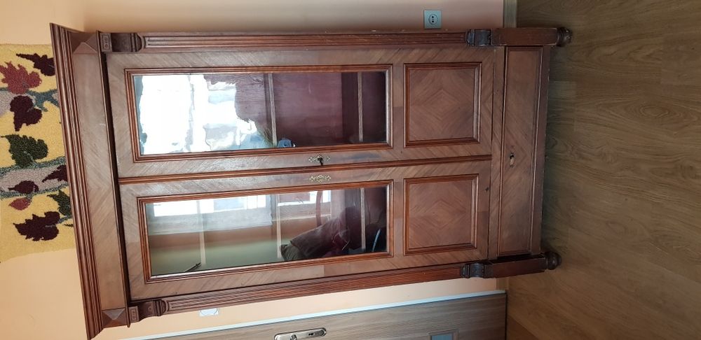 Biblioteczka elektyczna w okleinie orzechowej