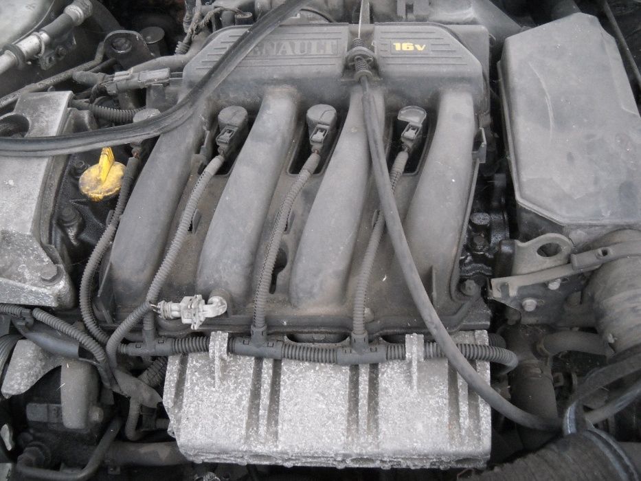 Renault Laguna 1 po lifcie kolor błękitny metalik na części 1.6benzyna