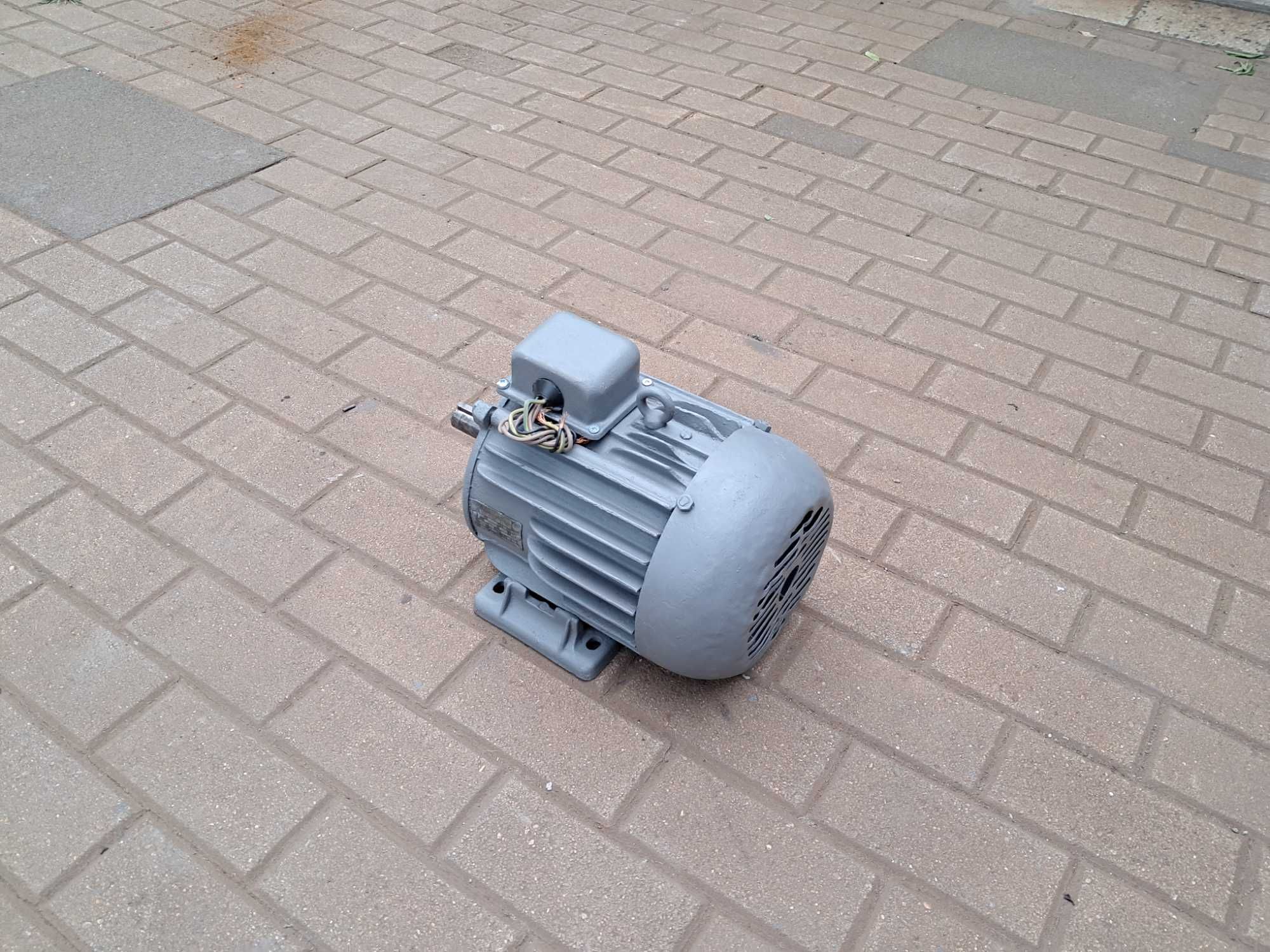 Silnik elektryczny wolnoobrotowy  1,5kw 950 obrotów Polski .Wysyłka