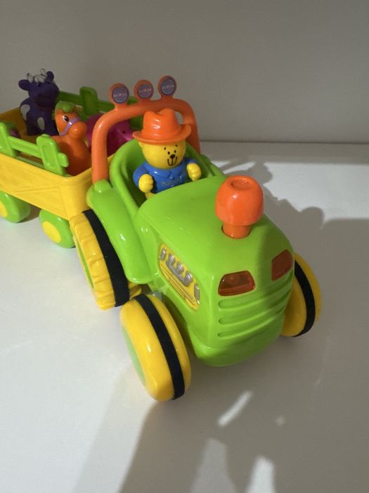 Traktor ze zwierzętami