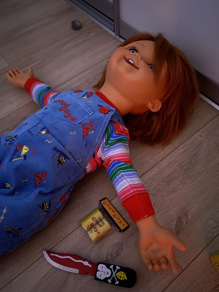 Laleczka Chucky Child’s Play replika 1:1 mowiąca pudelko i akcesoria