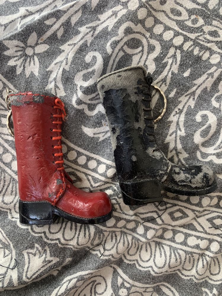 2 isqueiros bota tipo doc martens antigos