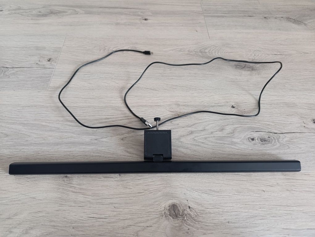 Lampka LED na monitor