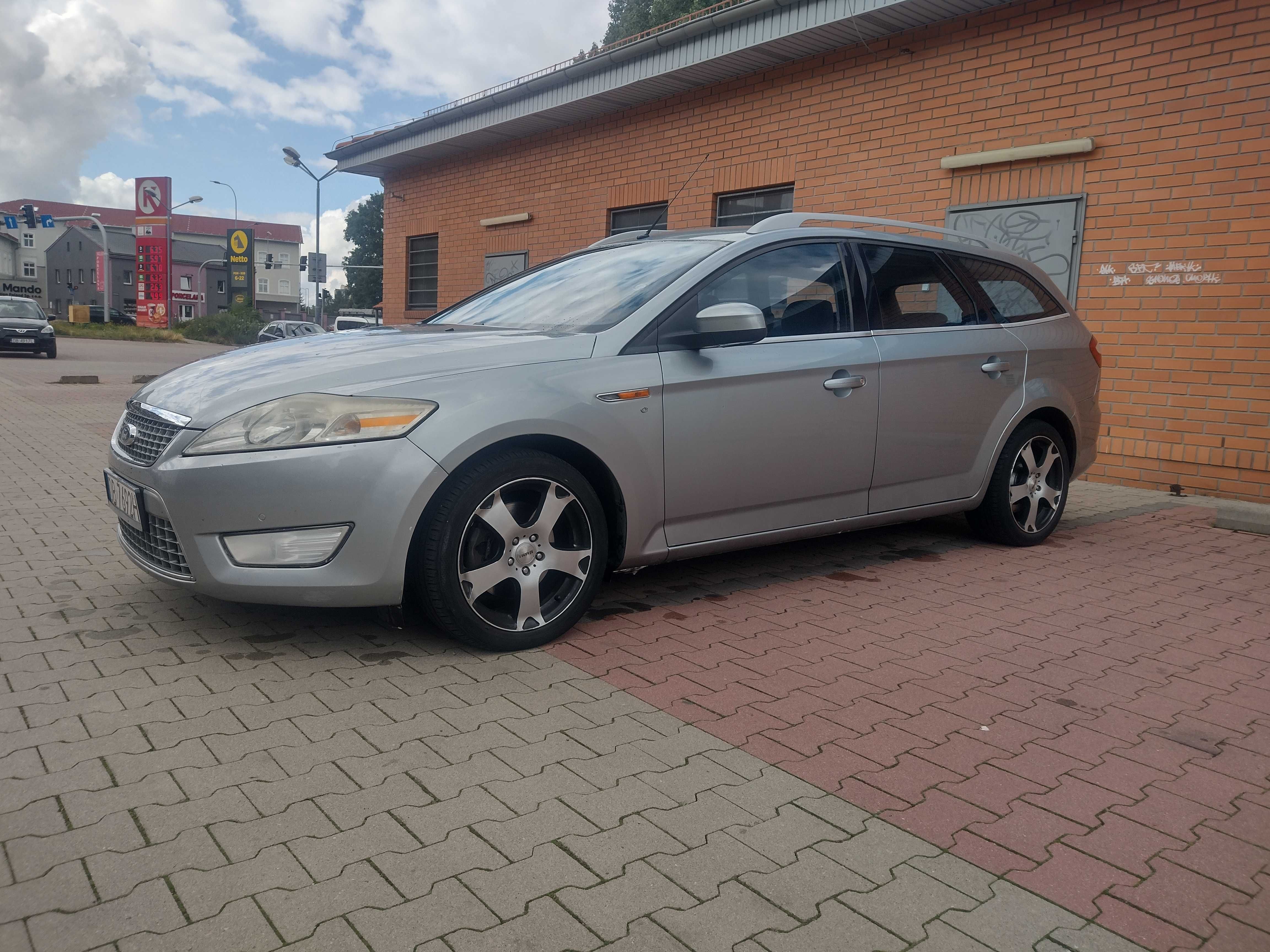 Ładny ford mondeo