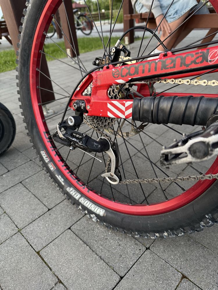 Rower zjazdowy commencal