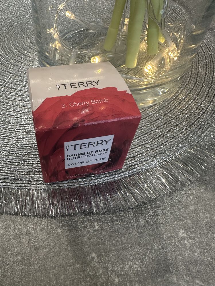 Odzywczy balsam do ust różany By Terry