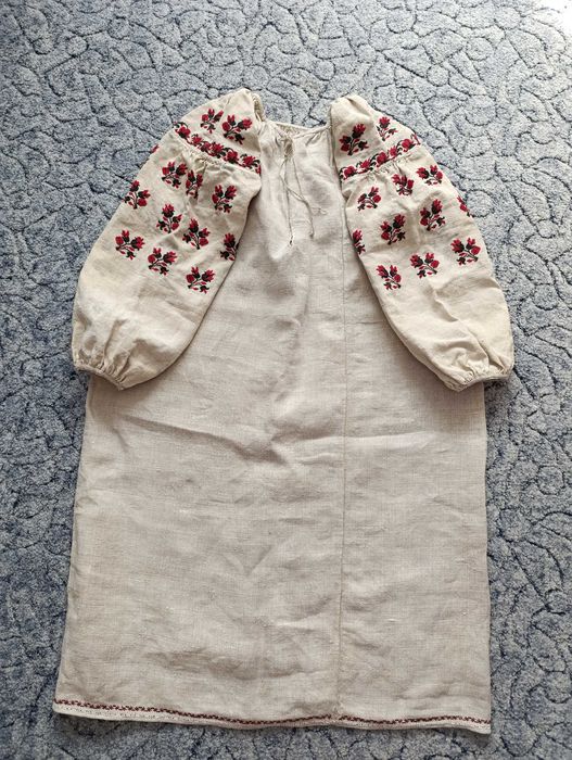 Вишита жіноча сорочка з домотканого конопляного полотна, поч. ХХ ст.