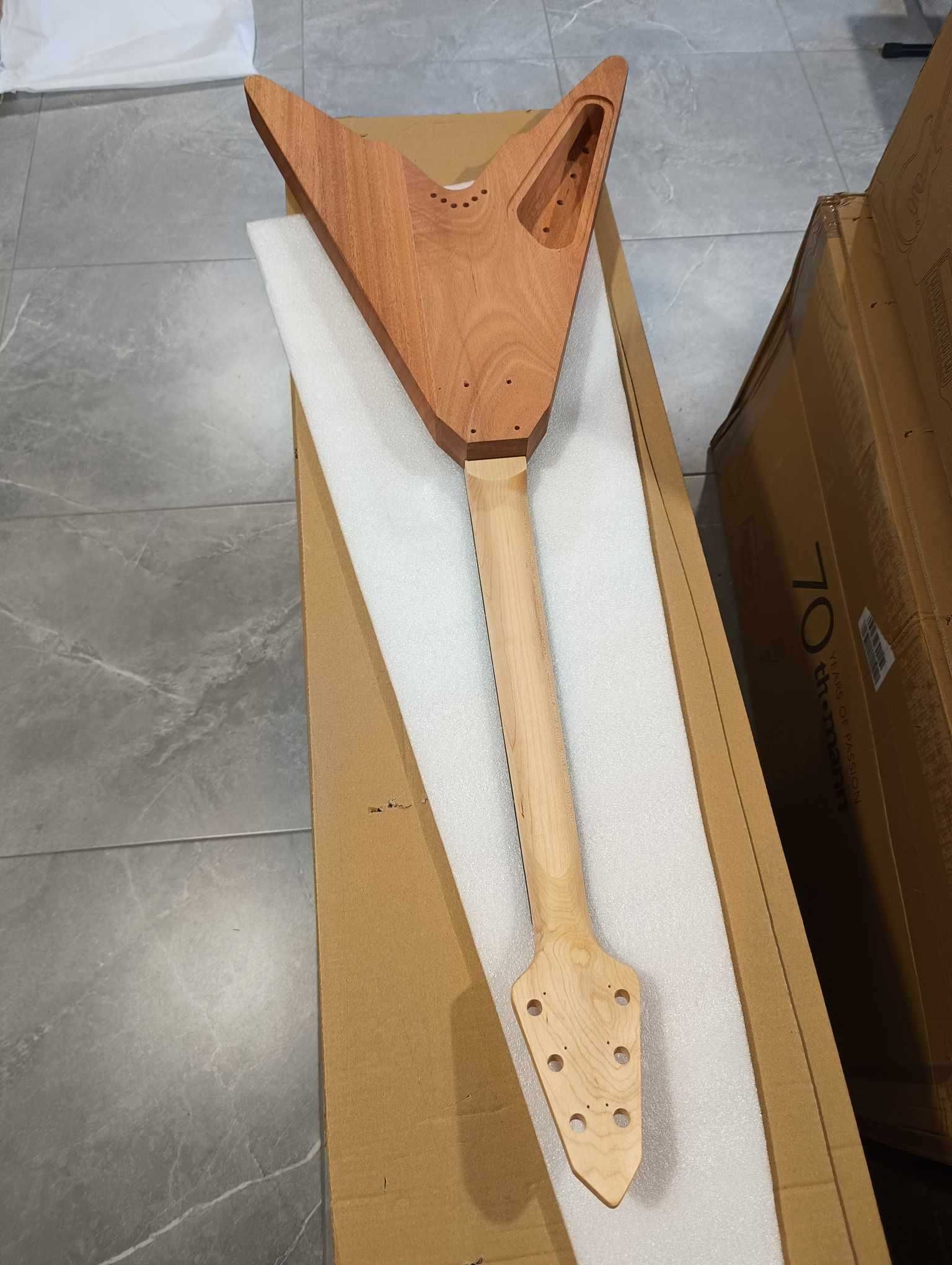 Gitara do składania Harley Benton KIT DIY-typ Gibson Flying V