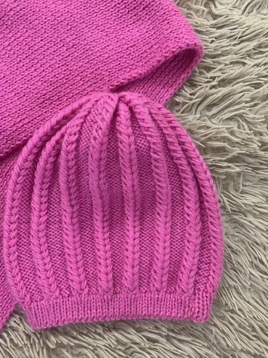 жіноча шапочка з шарфом