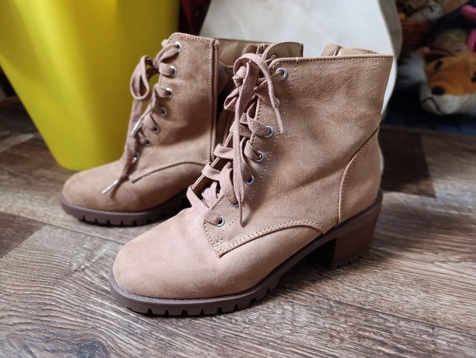 Замшеві черевики 38 розміру