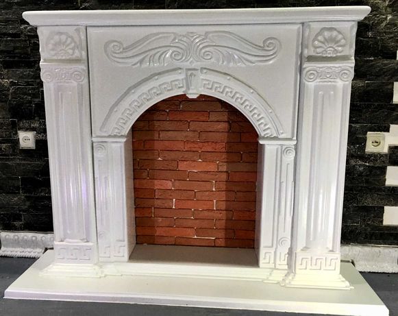 Декоративный каминный портал в греческом стиле