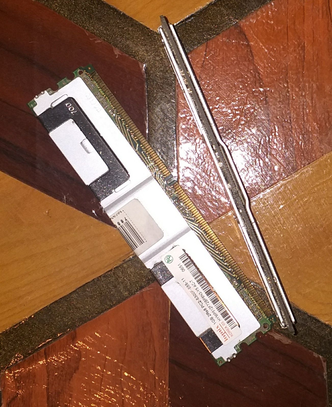 Память для сервера HYNIX 1Gb 2Rx8 PC2-5300F-555-11, бу
