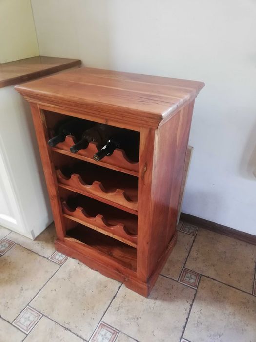 Szafka na wino kolonialne Indie