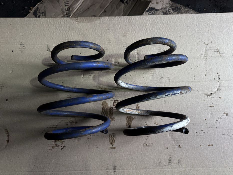 Задні пружини для заниження автомобіля