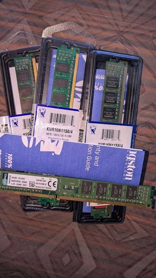 Оперативна пам'ять Kingston 4 GB DDR3 1600 MHz (KVR16N11S8/4)