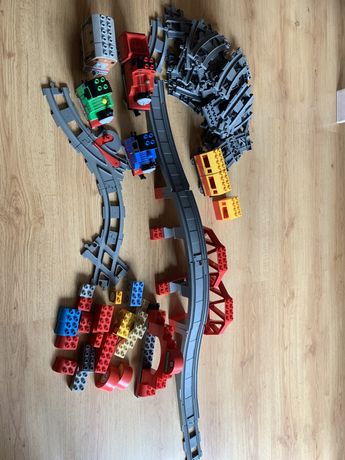 Duży zestaw Lego Duplo Tomek, pociągi, wiadukt, dworzec