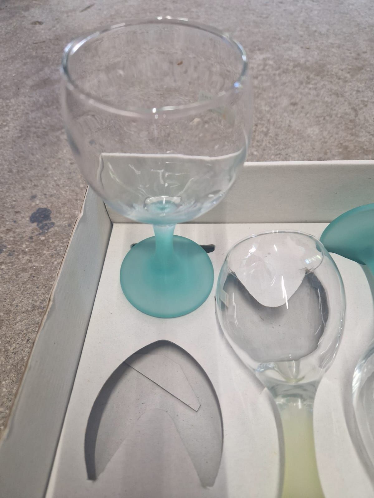Conjunto de 12 Copos  –  Novos