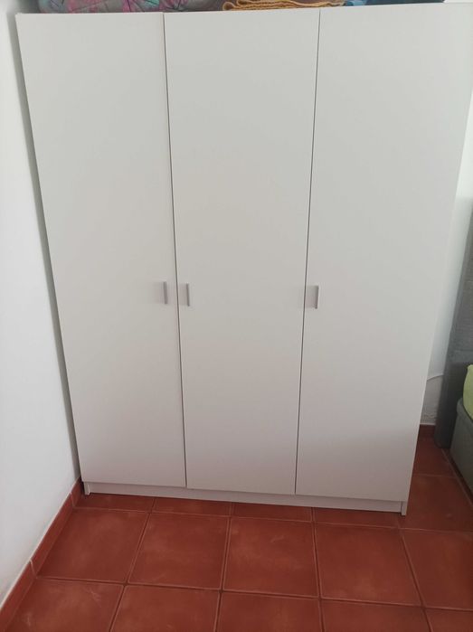Vende se roupeiro 3 portas