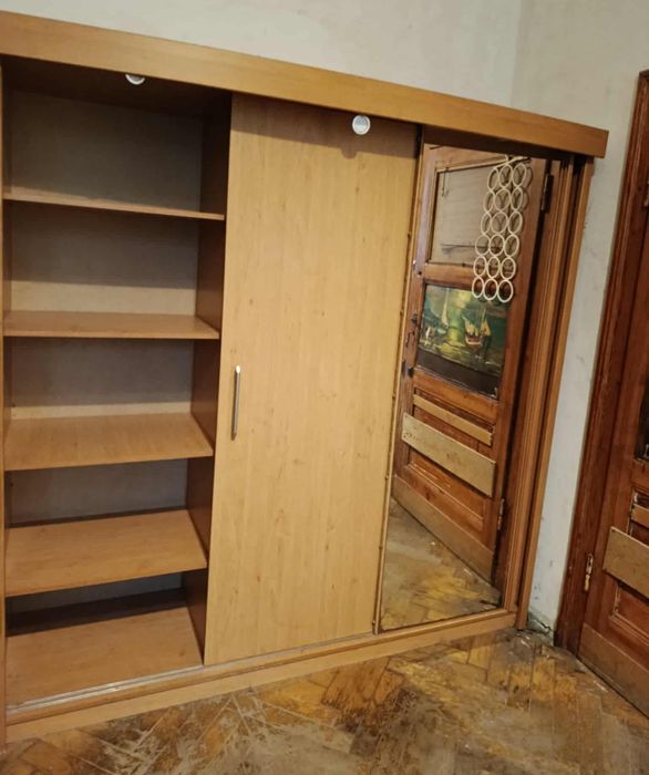 Pojemna SZAFA WOLNOSTOJĄCA z LUSTREM i podświetleniem LED