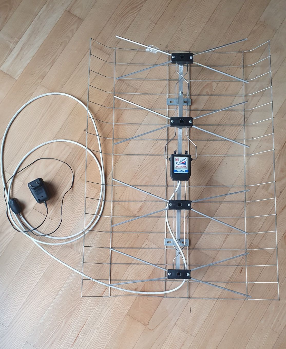 Antena Philips szerokopasmową 80x60x10 że wzmacniaczem