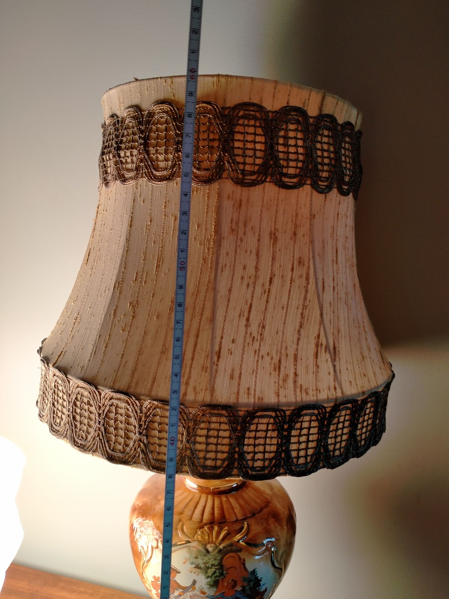 Ceramiczna lampa z abażurem