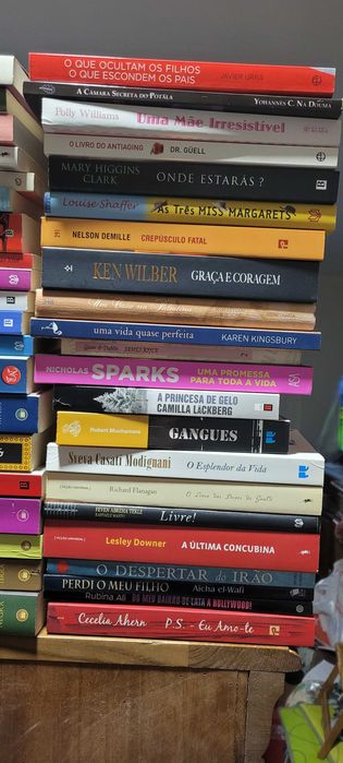 Vendo livros praticamente novos