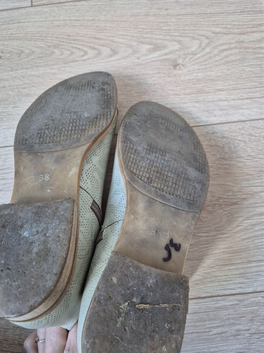 Skórzane botki damskie 38 z klamrami ozdobnymi używane