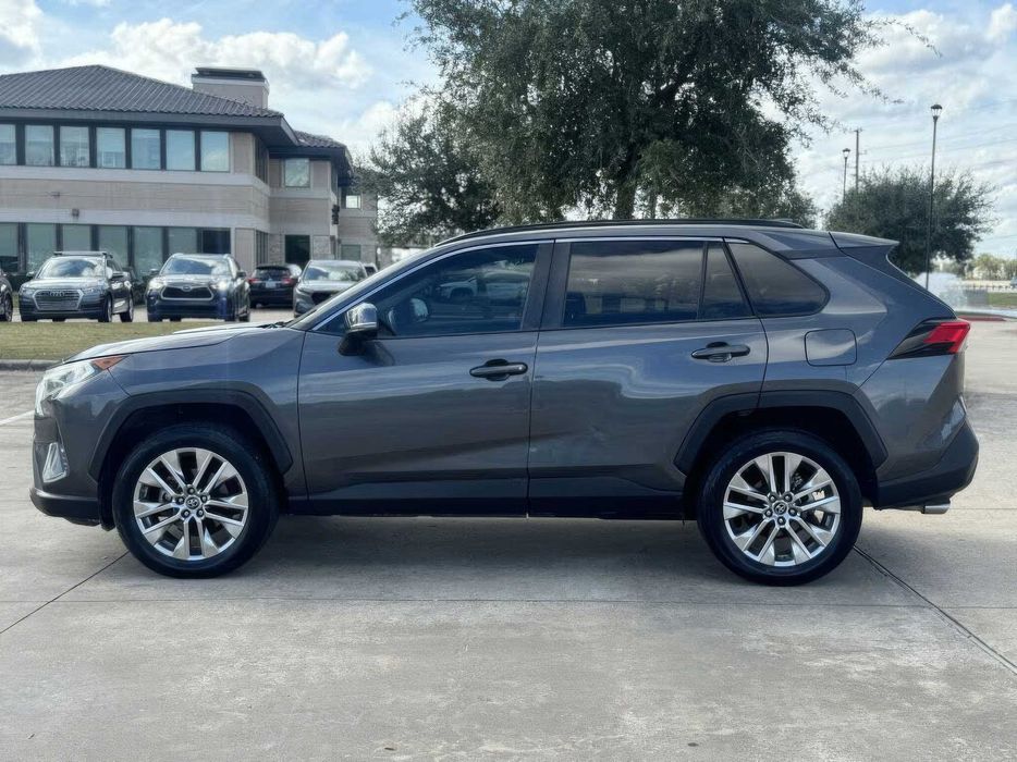 Toyota RAV4 XLE Premium      2019