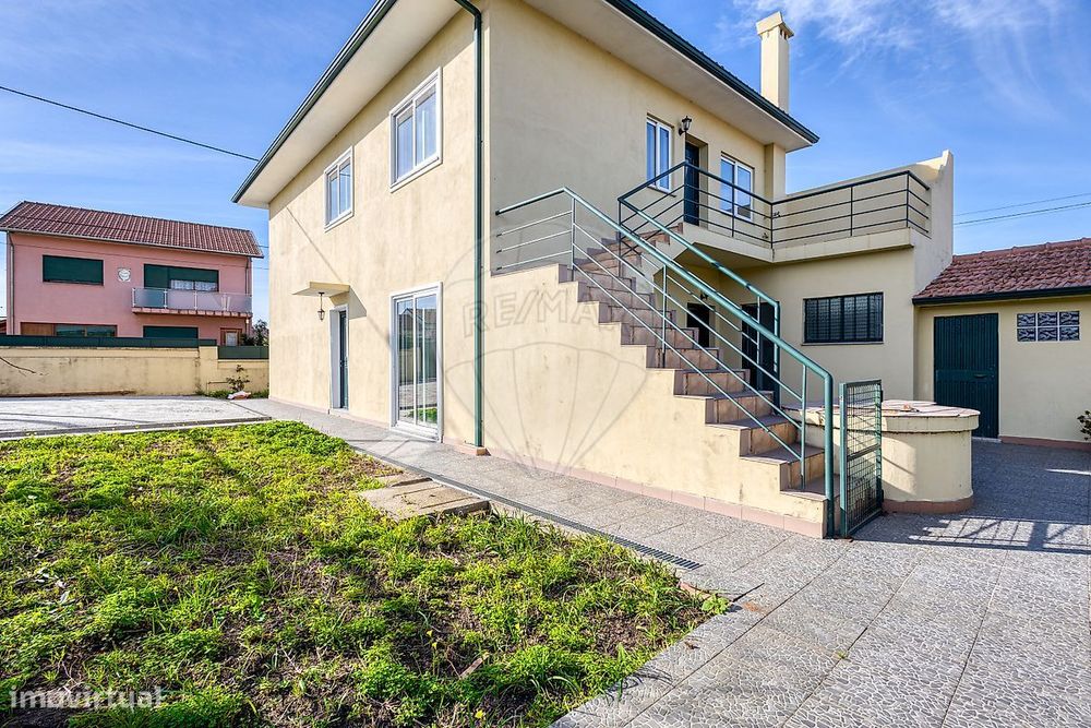 Moradia T5 para venda