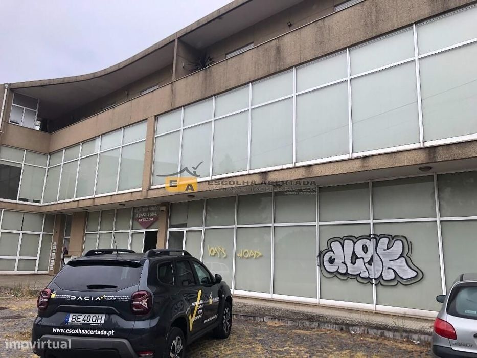 Prédio comercial para transformar em habitação