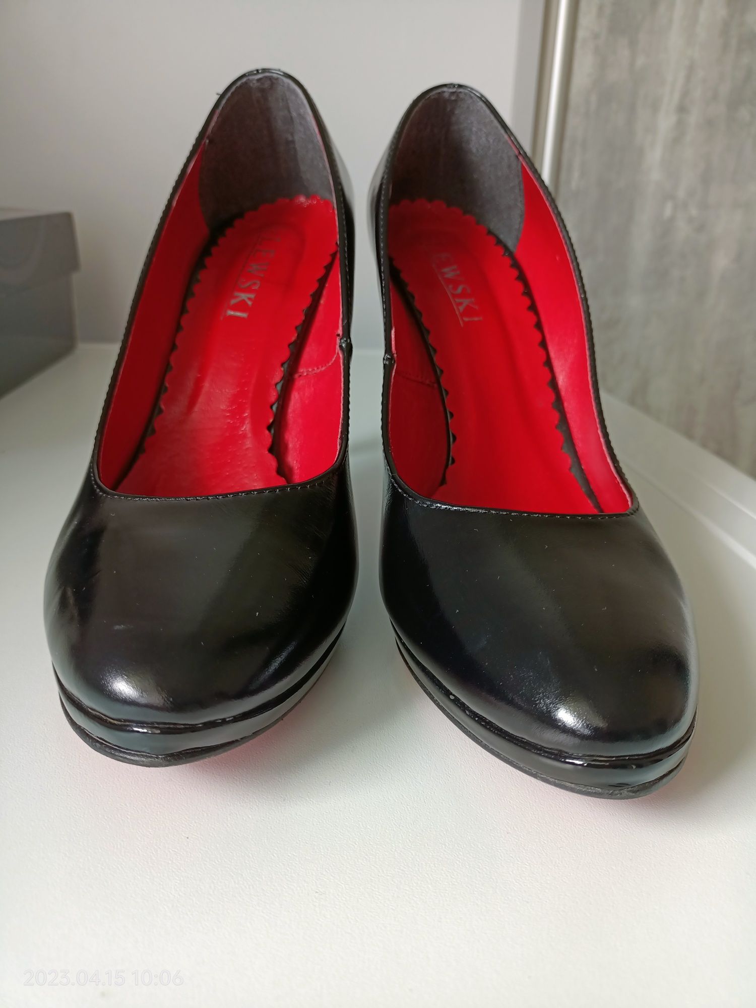 Czółenka, buty na szpilce r40