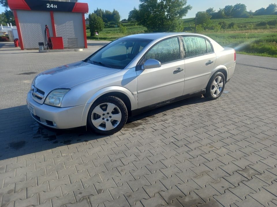 Sprzedma vectre c 1.8 benzyna