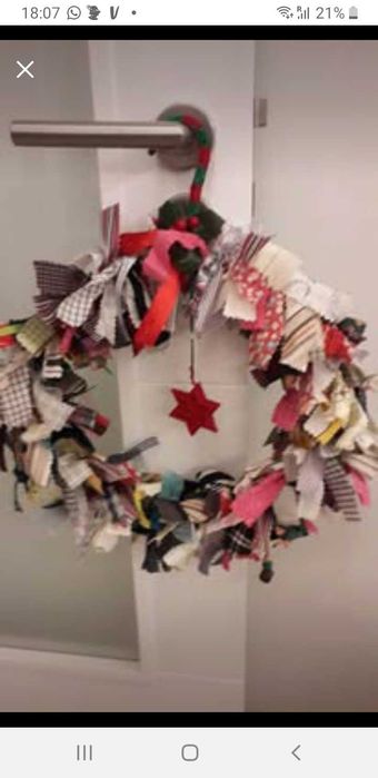 Coroas de Natal originais, feitas à mão. Todas diferentes.