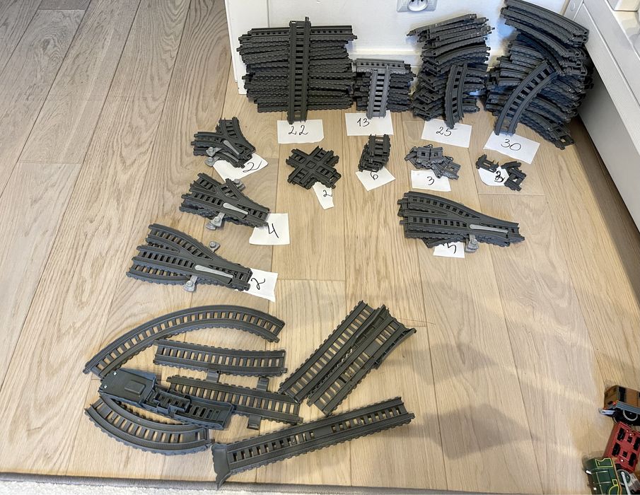 Tomek i przyjaciele ZESTAW tory, ciuchcie, wagony, zwrotnice itp.