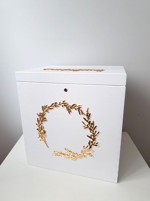 Duże Białe pudełko na koperty lustrzany złoty napis pleksi plexi