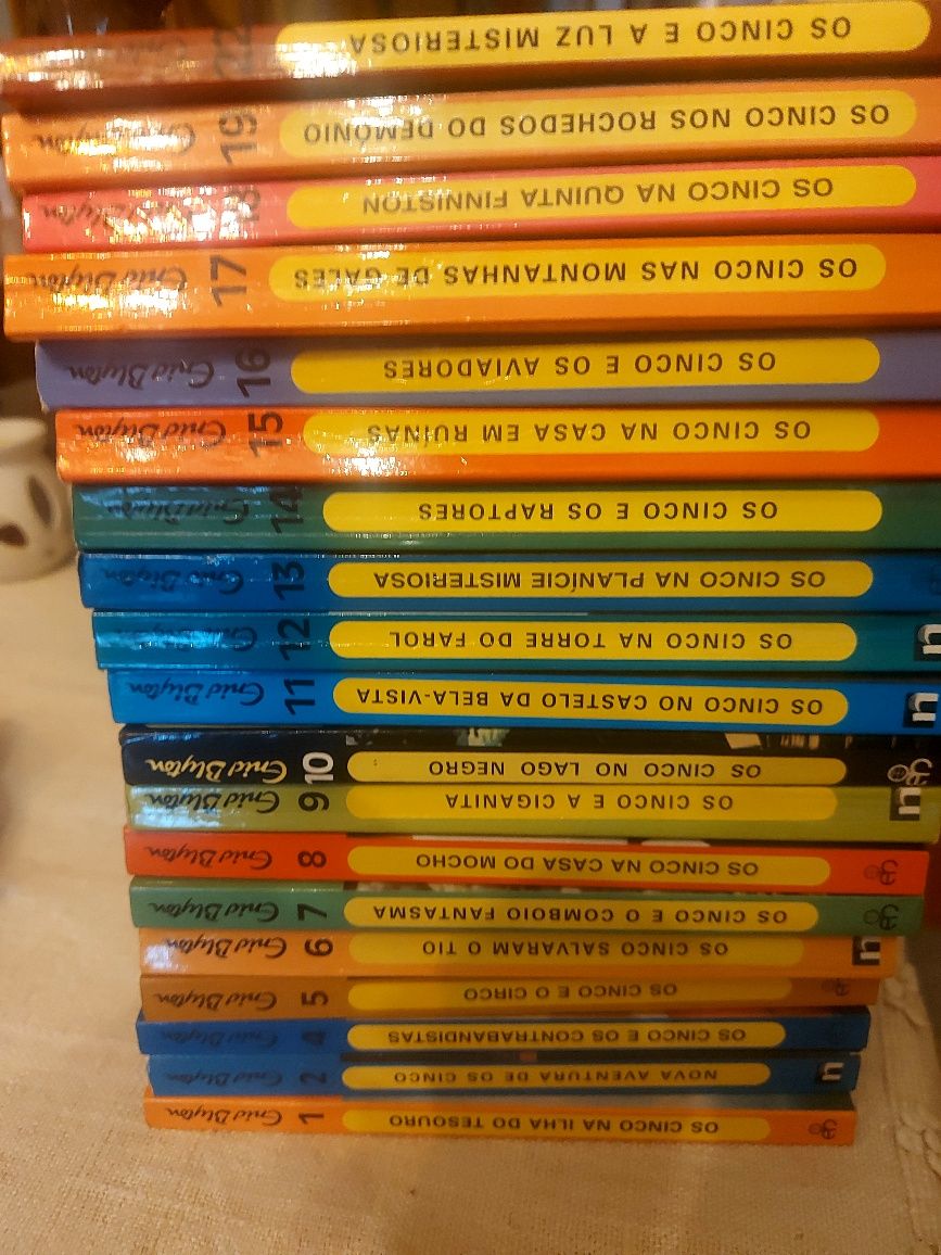19 livros em ótimo estado da colecção os 5