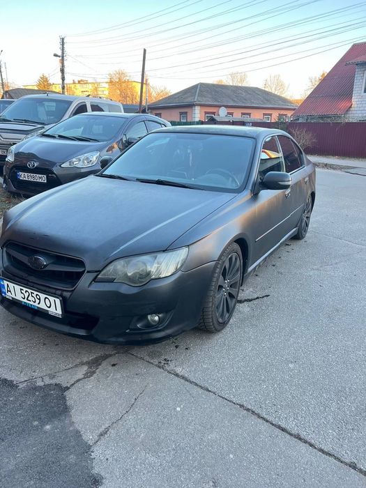 Автомобіль Субару легасі