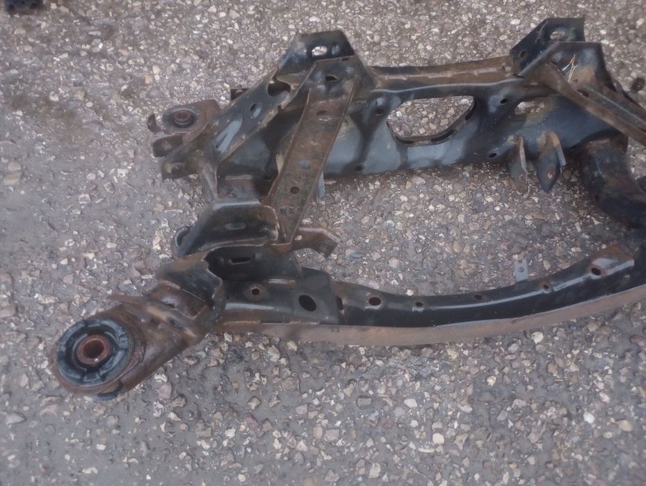 Mazda RX8 RX 8 belka zawieszenia tył tylna