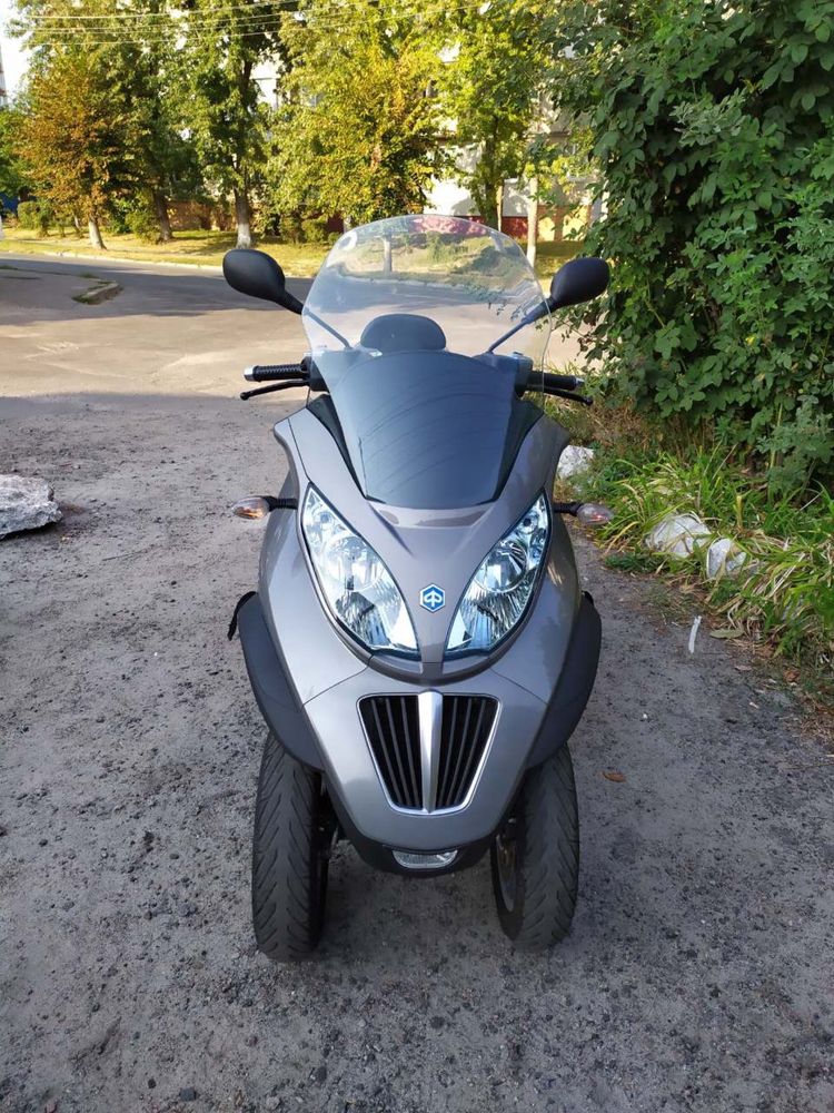 Продам трицыкл piaggio mp3