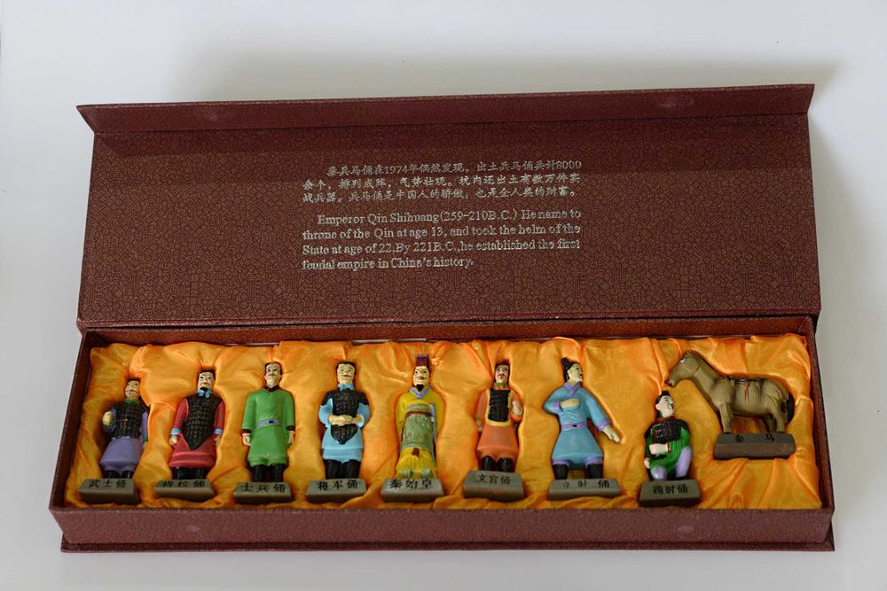 Terakotowa Armia - komplet kolorowych figur żołnierzy - 9 s
