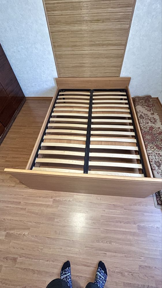 Продам двухспальную кровать