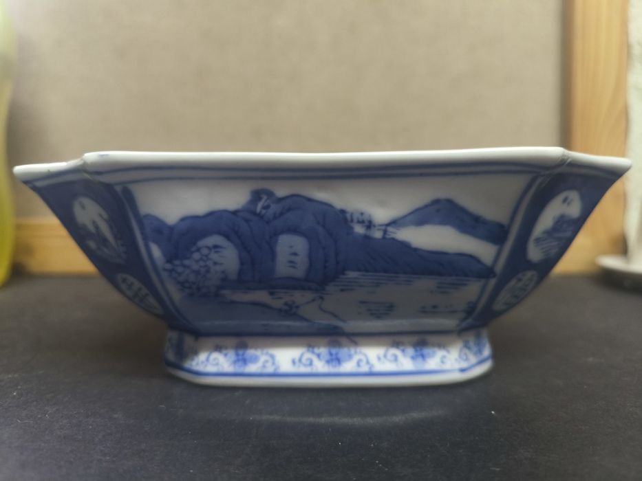 Travessa/Taça Oriental Antiga em Porcelana Azul e Branca