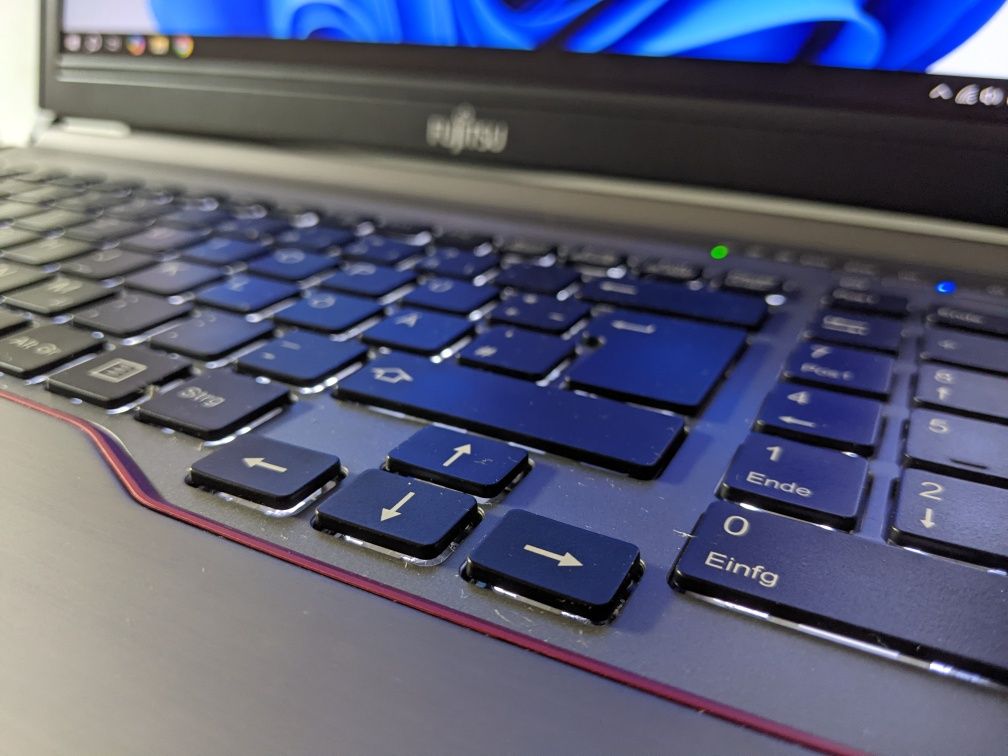 Ноутбук Fujitsu e756 15.6 FulHd IPS   intel i5 6200u 8/256