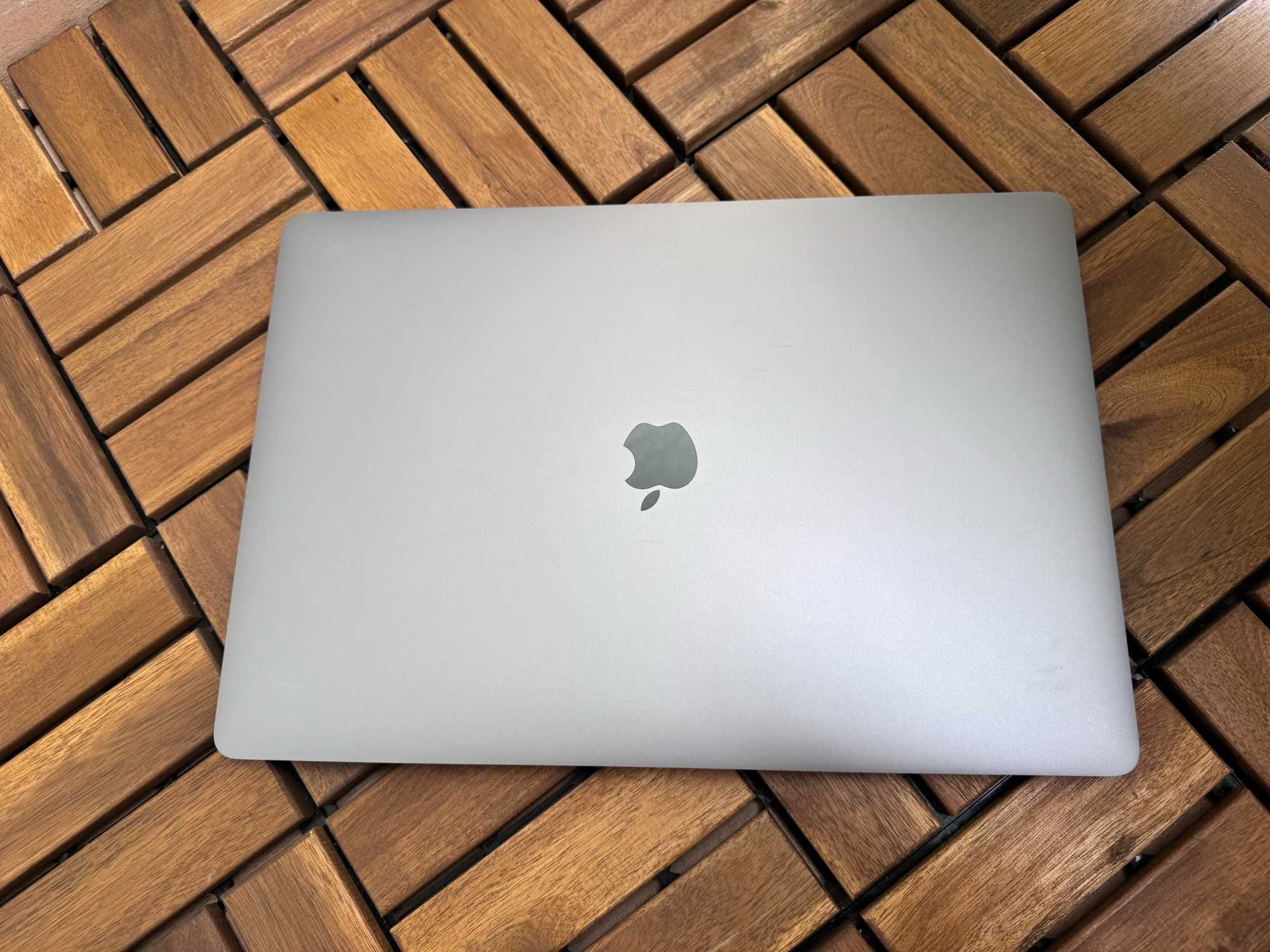 MacBook Pro 16 2019, клавиатура с кириллицей, i7, 16GB RAM, 512GB SSD