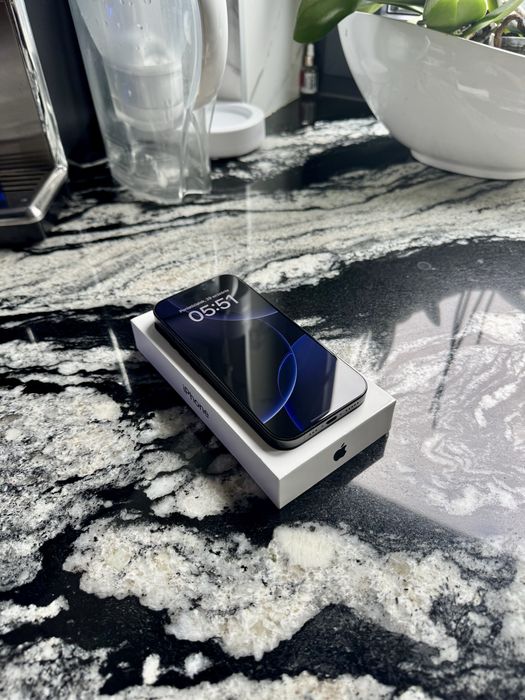 Iphone 16 Pro - 92% + Nowa Ładowarka i Etui MagSafe.