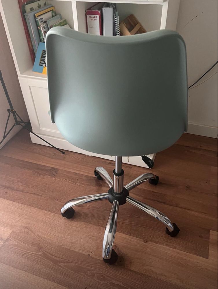 Cadeira escritorio verde azul agua rodas rodizios moderna nordica