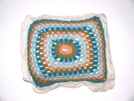 Вязанная наволочка с подушечкой